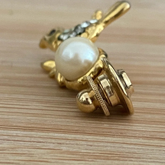 Avon Gold Twist Back Rhinestone And Pearl Bird Brooch Pin - Picture 8 of 12